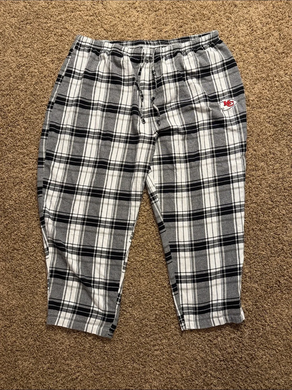 Fanatics Gray Kansas City Chiefs Lounge Set with Black & White Plaid Pants